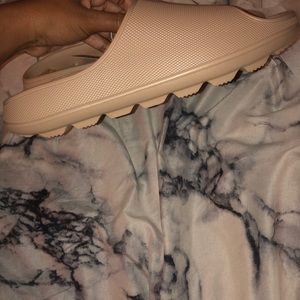 fake yeezy slides shein